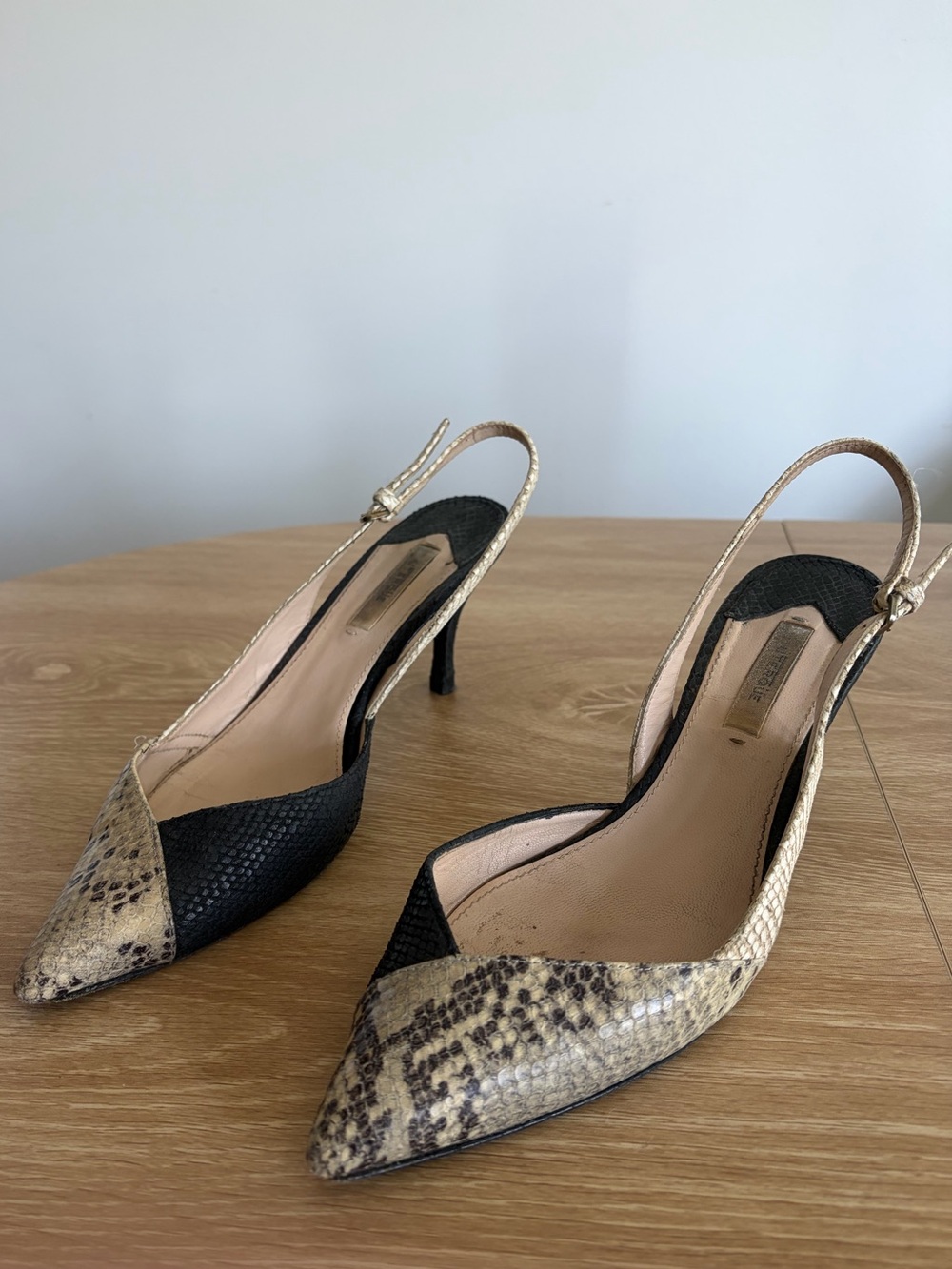 RARE SPANISH VINTAGE SHOES Pointed Toe Snake-Print and Black Slingback Heels